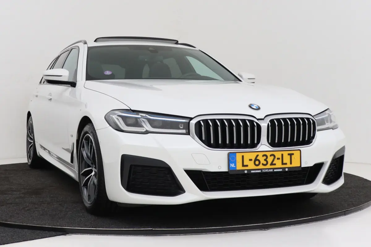 520i High Executive M-Sport | Panoramadak | Dealer Ond. | CarPlay | Stoelverwarming | Comfortstoelen | Head-Up