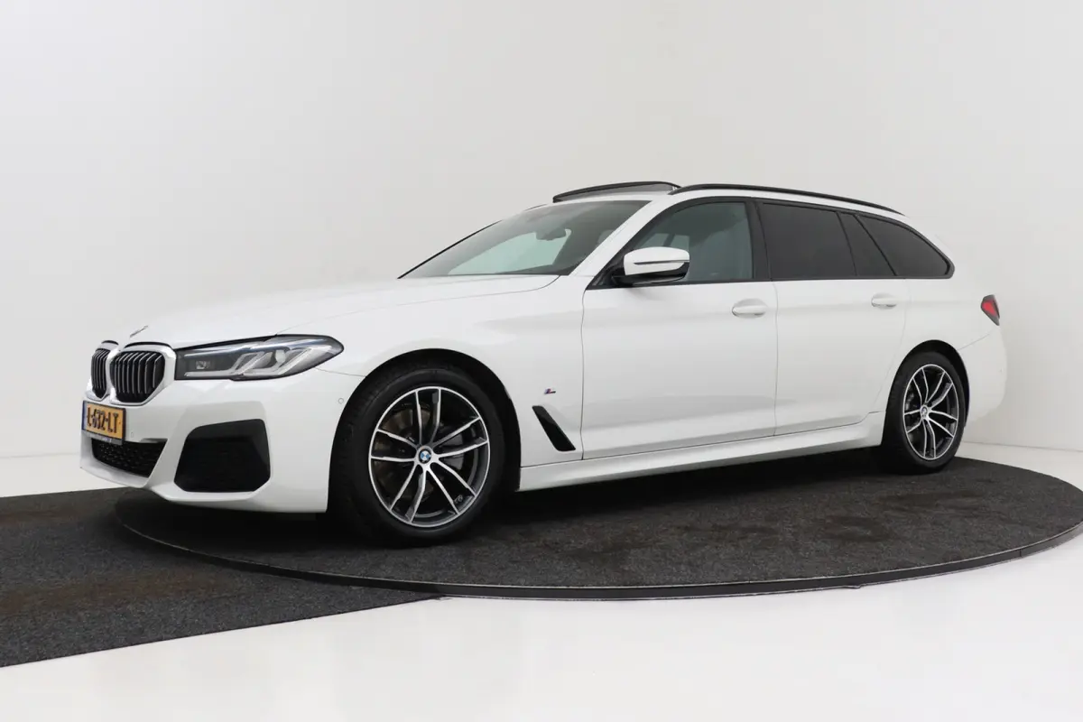 520i High Executive M-Sport | Panoramadak | Dealer Ond. | CarPlay | Stoelverwarming | Comfortstoelen | Head-Up