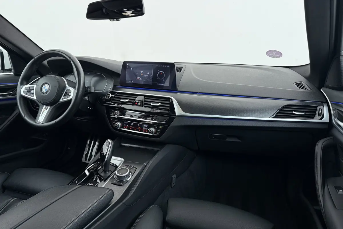 520i High Executive M-Sport | Panoramadak | Dealer Ond. | CarPlay | Stoelverwarming | Comfortstoelen | Head-Up