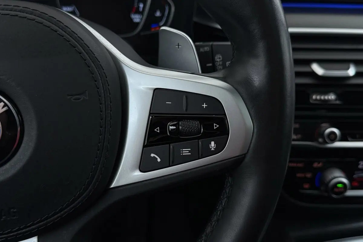 520i High Executive M-Sport | Panoramadak | Dealer Ond. | CarPlay | Stoelverwarming | Comfortstoelen | Head-Up
