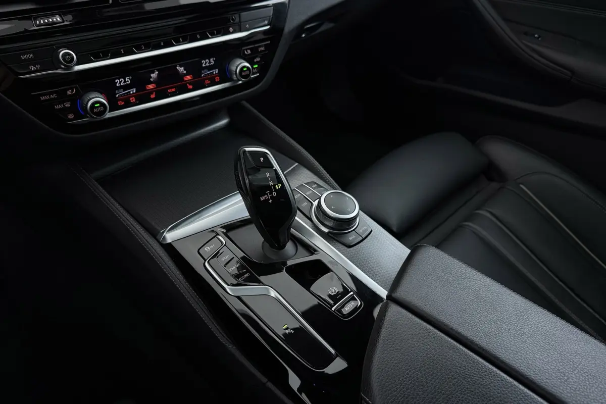 520i High Executive M-Sport | Panoramadak | Dealer Ond. | CarPlay | Stoelverwarming | Comfortstoelen | Head-Up
