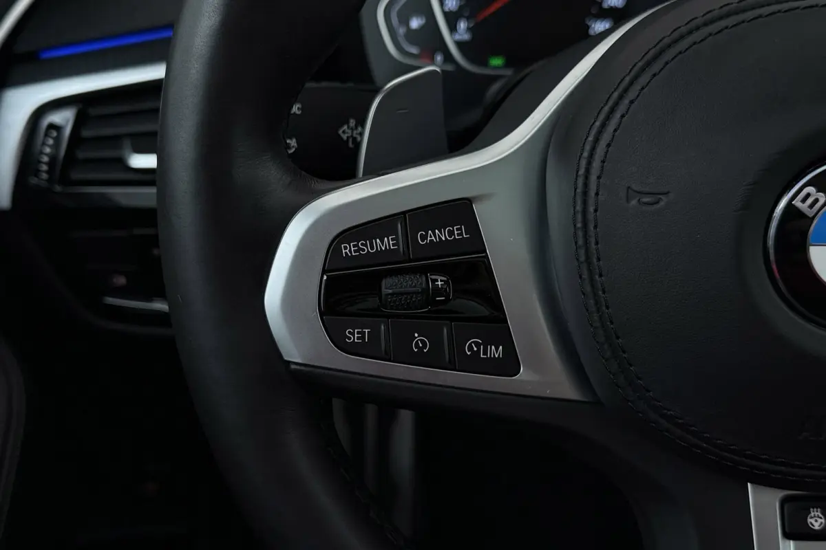 520i High Executive M-Sport | Panoramadak | Dealer Ond. | CarPlay | Stoelverwarming | Comfortstoelen | Head-Up