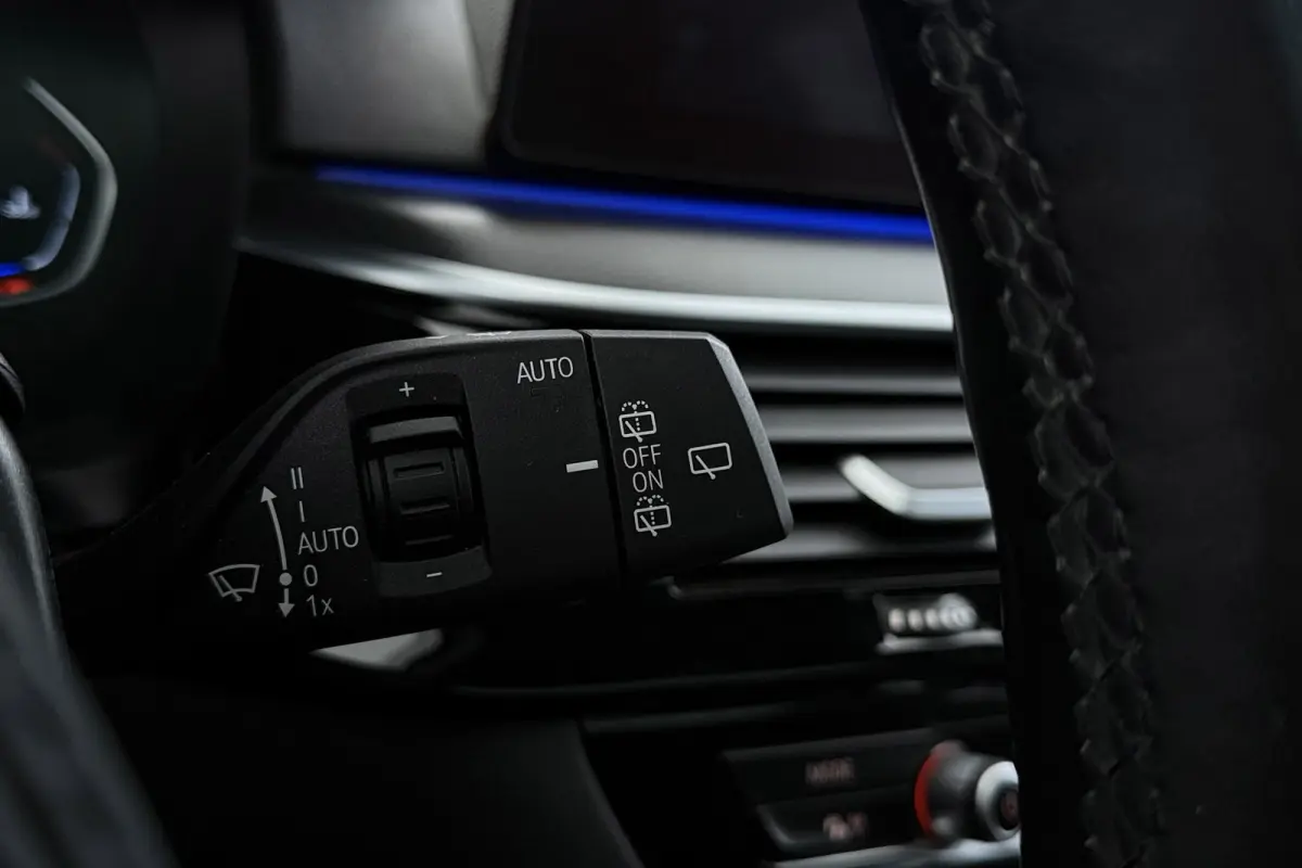 520i High Executive M-Sport | Panoramadak | Dealer Ond. | CarPlay | Stoelverwarming | Comfortstoelen | Head-Up