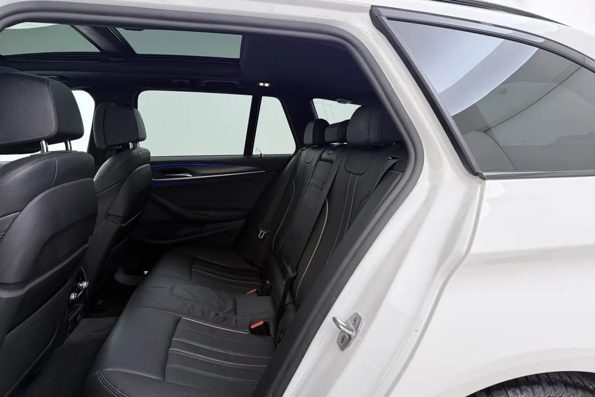 520i High Executive M-Sport | Panoramadak | Dealer Ond. | CarPlay | Stoelverwarming | Comfortstoelen | Head-Up