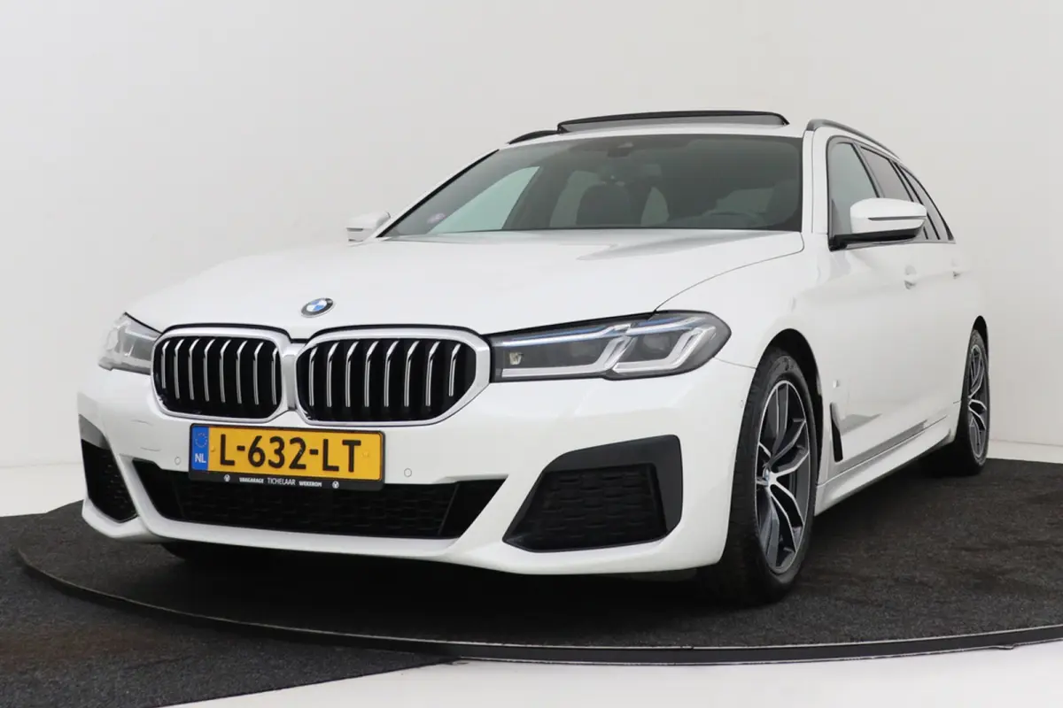 520i High Executive M-Sport | Panoramadak | Dealer Ond. | CarPlay | Stoelverwarming | Comfortstoelen | Head-Up