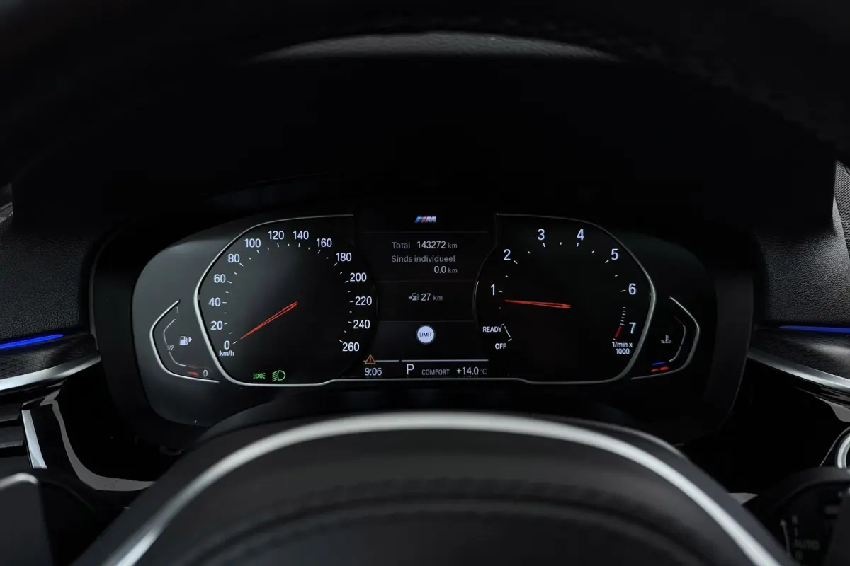 520i High Executive M-Sport | Panoramadak | Dealer Ond. | CarPlay | Stoelverwarming | Comfortstoelen | Head-Up