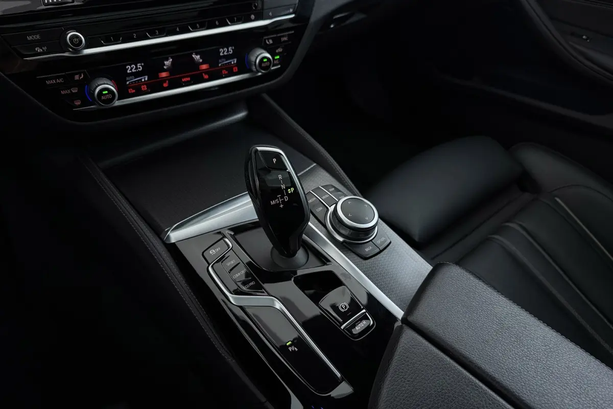 520i High Executive M-Sport | Panoramadak | Dealer Ond. | CarPlay | Stoelverwarming | Comfortstoelen | Head-Up