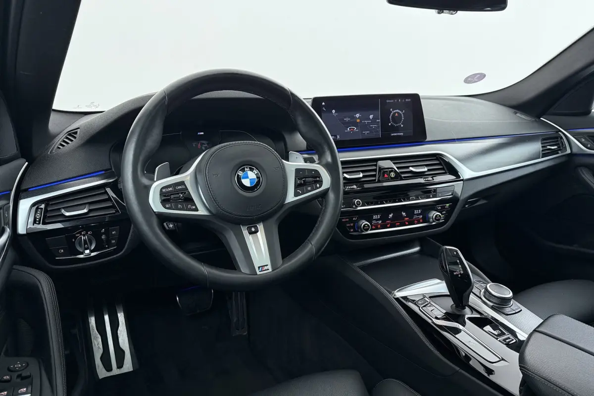 520i High Executive M-Sport | Panoramadak | Dealer Ond. | CarPlay | Stoelverwarming | Comfortstoelen | Head-Up