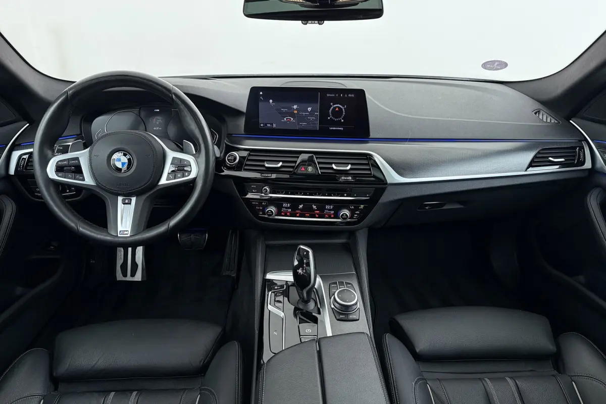 520i High Executive M-Sport | Panoramadak | Dealer Ond. | CarPlay | Stoelverwarming | Comfortstoelen | Head-Up