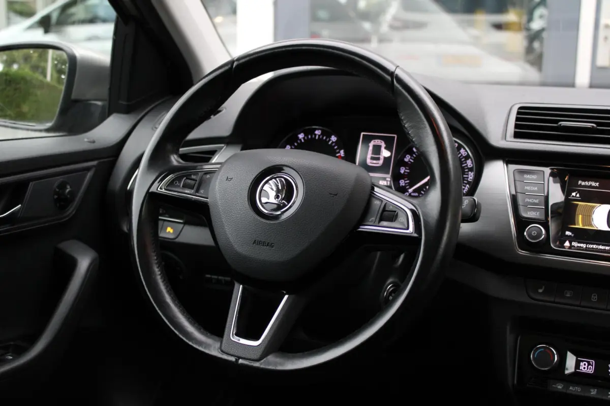 1.0 TSI Style Business|DAB|Glazen dak|PDC|Camera|Stoelverwarming|Climate|