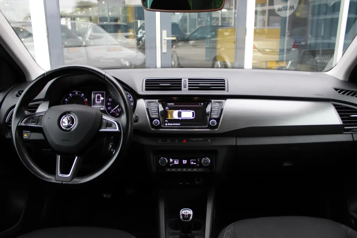 1.0 TSI Style Business|DAB|Glazen dak|PDC|Camera|Stoelverwarming|Climate|