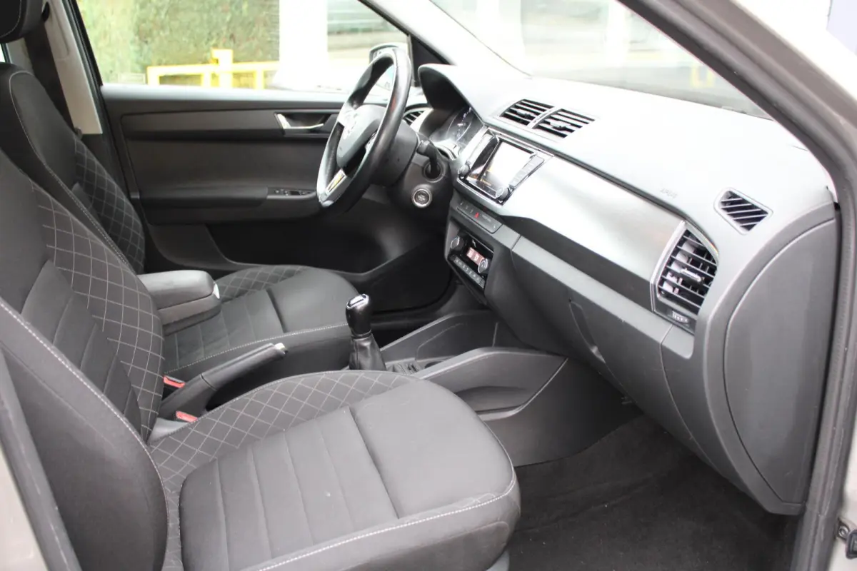1.0 TSI Style Business|DAB|Glazen dak|PDC|Camera|Stoelverwarming|Climate|