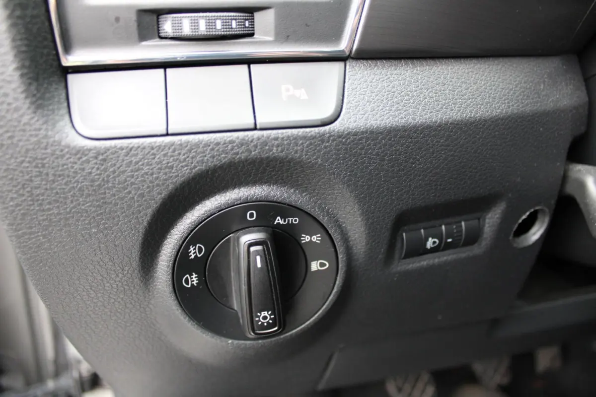 1.0 TSI Style Business|DAB|Glazen dak|PDC|Camera|Stoelverwarming|Climate|
