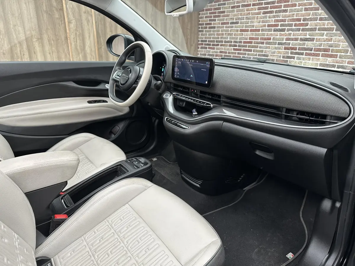 RED 42 kWh Cabrio Elektrisch