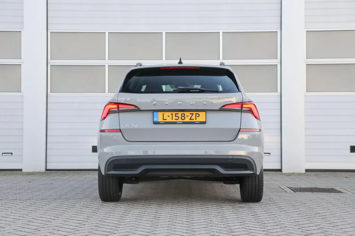 1.0 TSI 110pk Sport Business | Smart Link | Achteruitrijcamera | Climate Control | 18" Velgen  | LED Verlichting