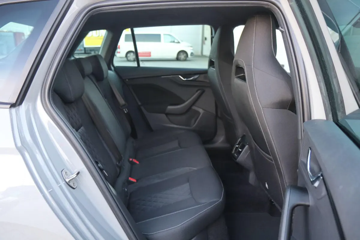 1.0 TSI 110pk Sport Business | Smart Link | Achteruitrijcamera | Climate Control | 18" Velgen  | LED Verlichting