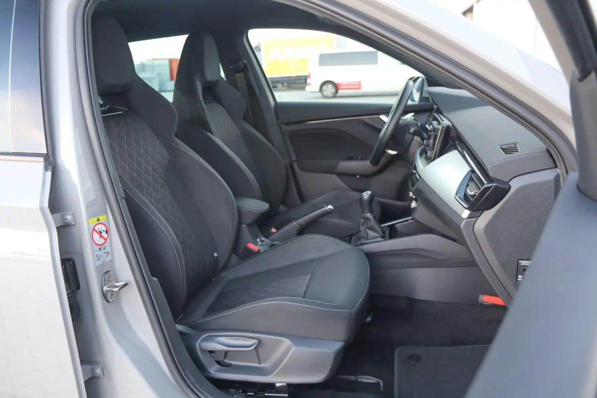 1.0 TSI 110pk Sport Business | Smart Link | Achteruitrijcamera | Climate Control | 18" Velgen  | LED Verlichting