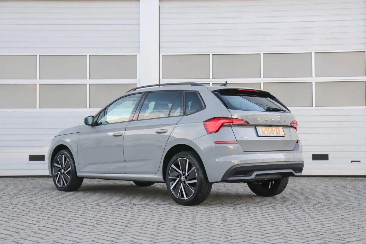 1.0 TSI 110pk Sport Business | Smart Link | Achteruitrijcamera | Climate Control | 18" Velgen  | LED Verlichting