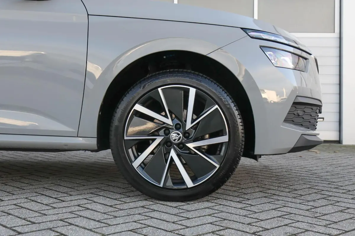 1.0 TSI 110pk Sport Business | Smart Link | Achteruitrijcamera | Climate Control | 18" Velgen  | LED Verlichting