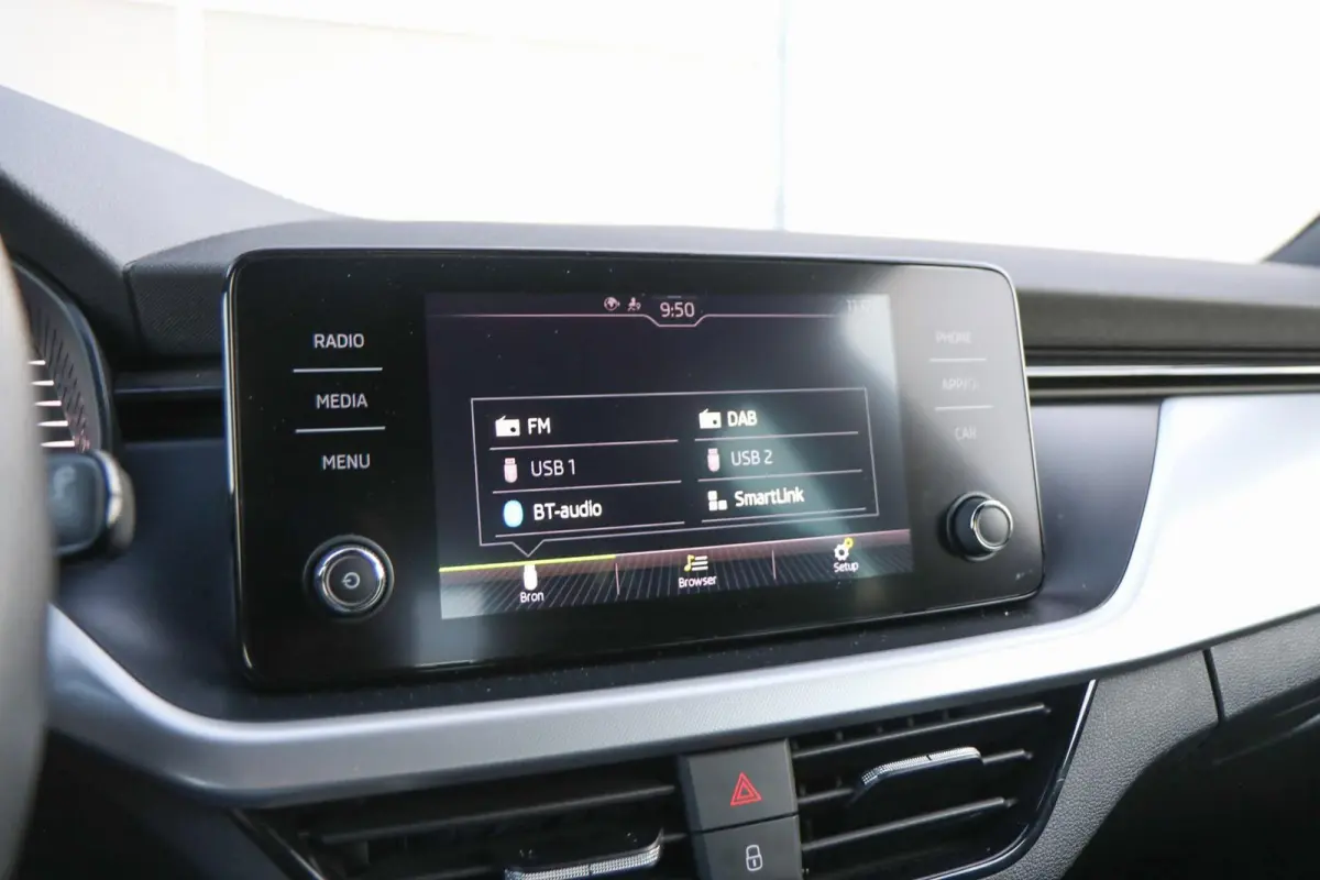 1.0 TSI 110pk Sport Business | Smart Link | Achteruitrijcamera | Climate Control | 18" Velgen  | LED Verlichting