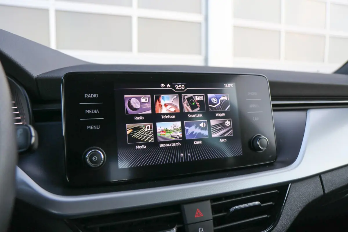 1.0 TSI 110pk Sport Business | Smart Link | Achteruitrijcamera | Climate Control | 18" Velgen  | LED Verlichting