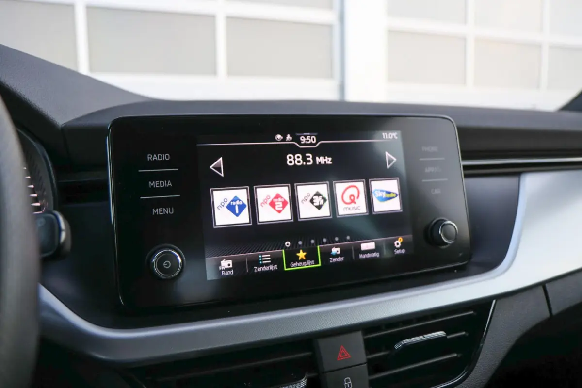 1.0 TSI 110pk Sport Business | Smart Link | Achteruitrijcamera | Climate Control | 18" Velgen  | LED Verlichting