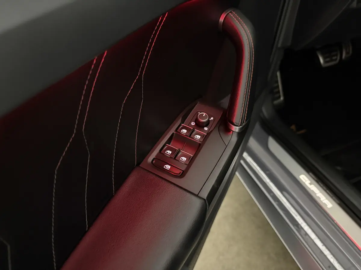 1.4 e-Hybrid VZ Adrenaline | Virtual | Camera | Sfeer | Carplay | Trekhaak | Stoel/Stuurverw. | NAP