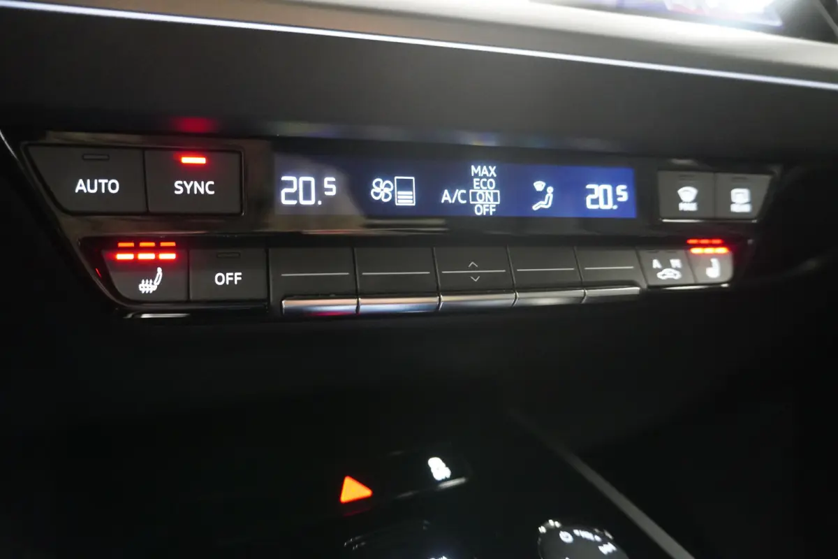 40 Launch edition Advanced S-Line 77 kWh 3 Fasen | Leder | Camera | Warmtepomp | ACC | €31.900,- Incl. BTW