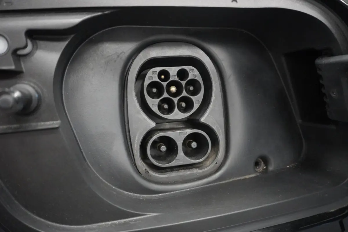 40 Launch edition Advanced S-Line 77 kWh 3 Fasen | Leder | Camera | Warmtepomp | ACC | €31.900,- Incl. BTW