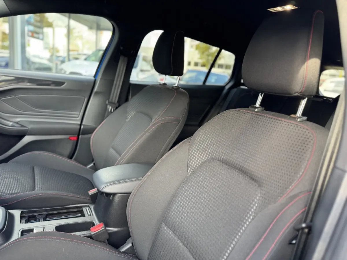 1.0 EcoBoost Hybrid ST Line | Navi | Climate | Carplay