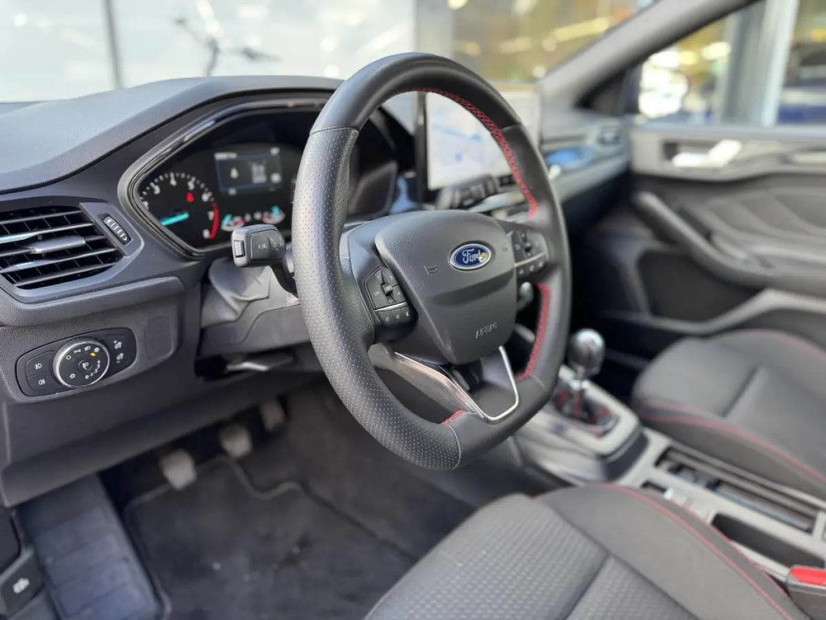 1.0 EcoBoost Hybrid ST Line | Navi | Climate | Carplay