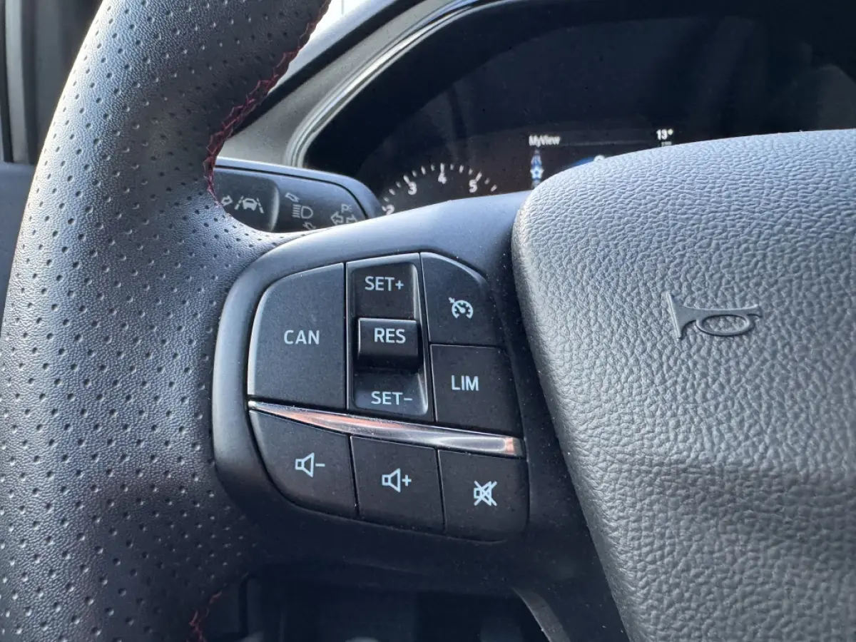 1.0 EcoBoost Hybrid ST Line | Navi | Climate | Carplay