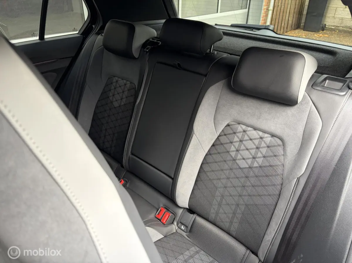 1.5 eTSI R-Line Business|Keyless entry|Camera|Carplay|Sfeerverlichting.