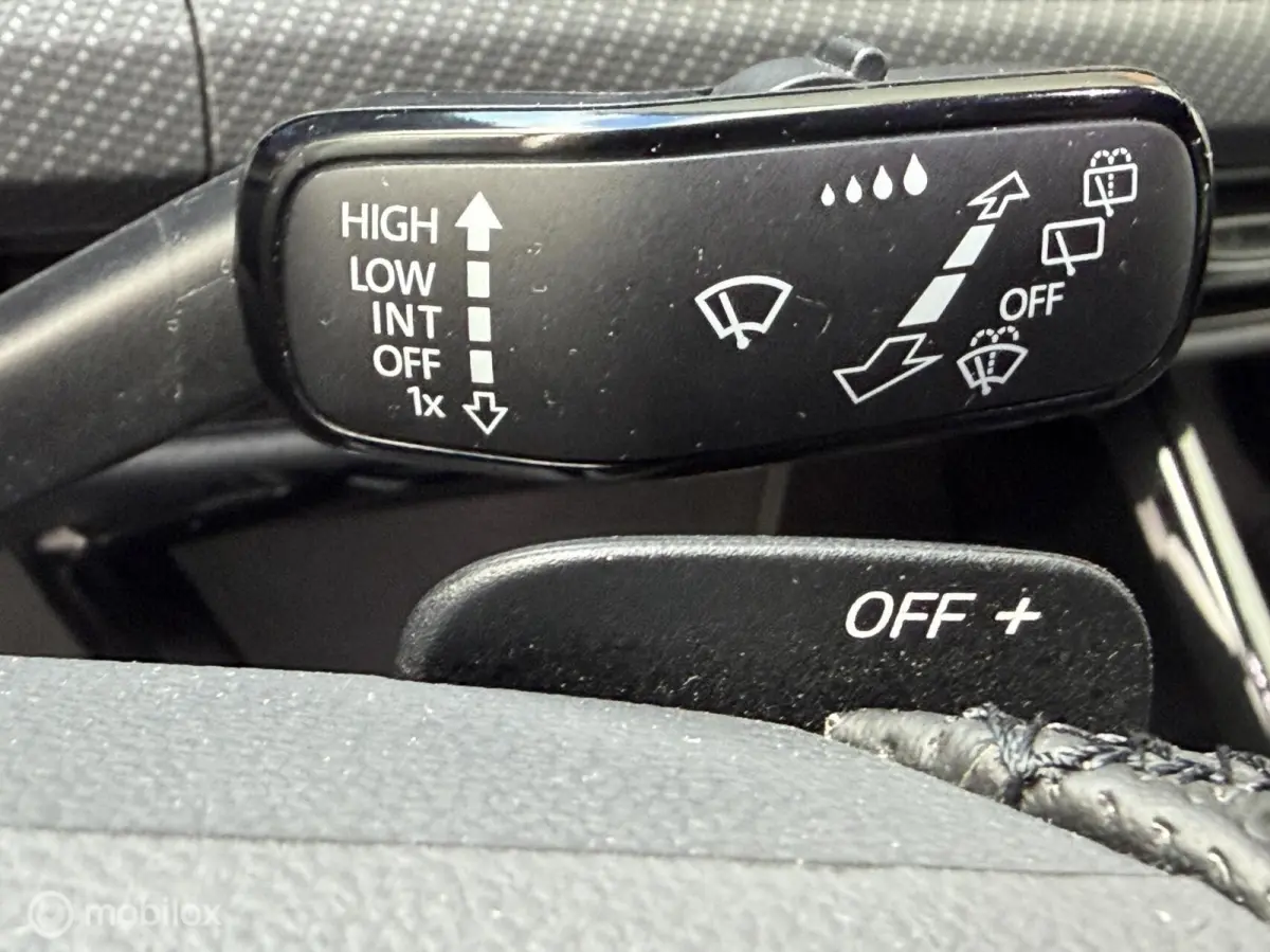 1.5 eTSI R-Line Business|Keyless entry|Camera|Carplay|Sfeerverlichting.