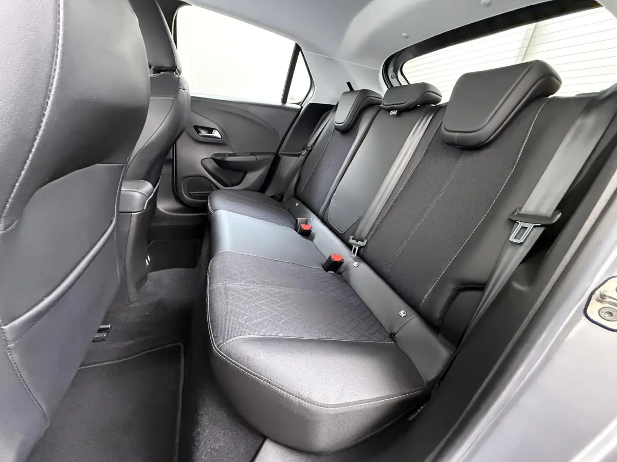 Elegance 50kWh | 1ste eigenaar | ACCU 93% | Winterpakket | 17"LMV | LEER/Stof | Navigatie | AUTOMAAT