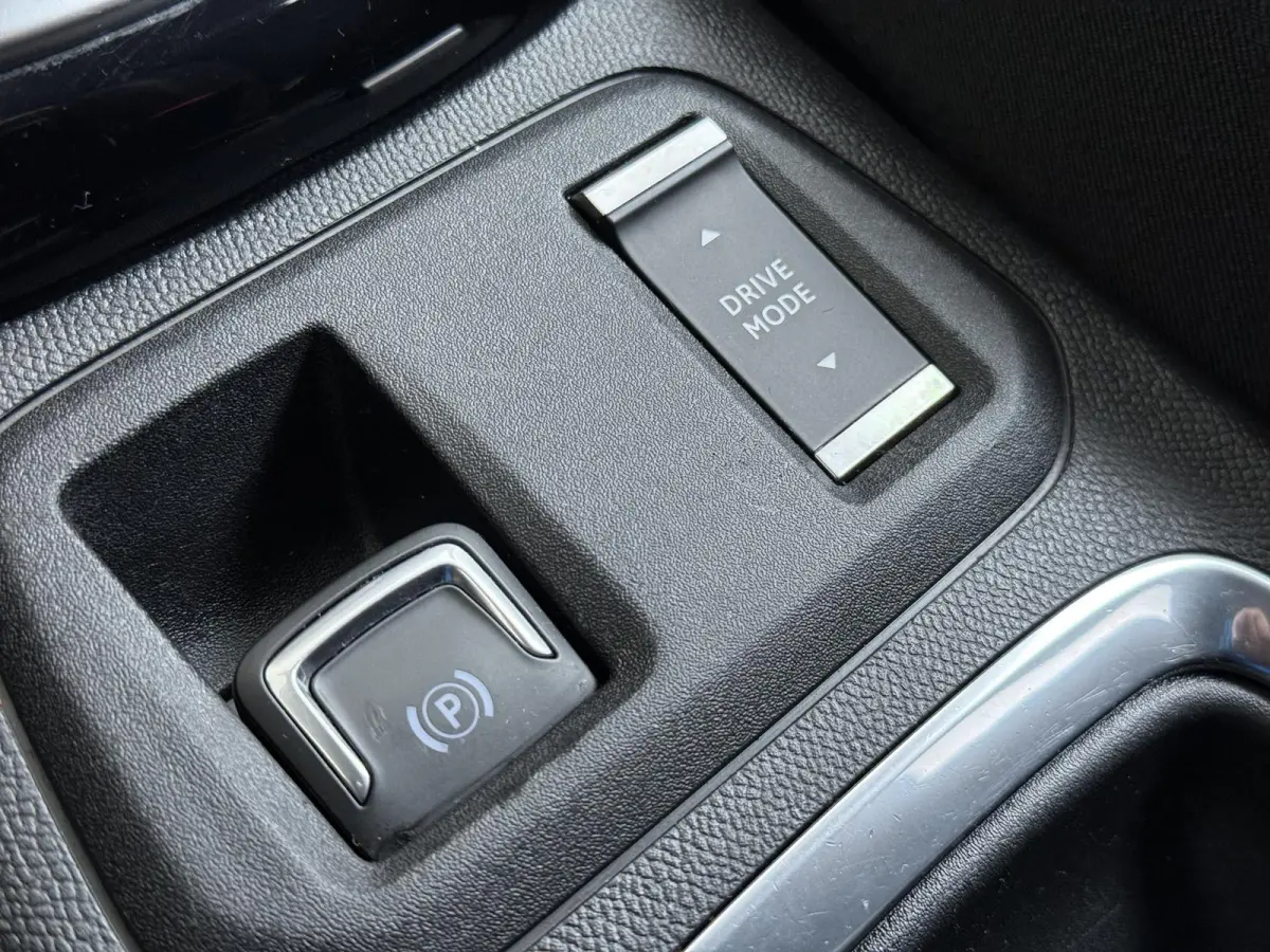 Elegance 50kWh | 1ste eigenaar | ACCU 93% | Winterpakket | 17"LMV | LEER/Stof | Navigatie | AUTOMAAT