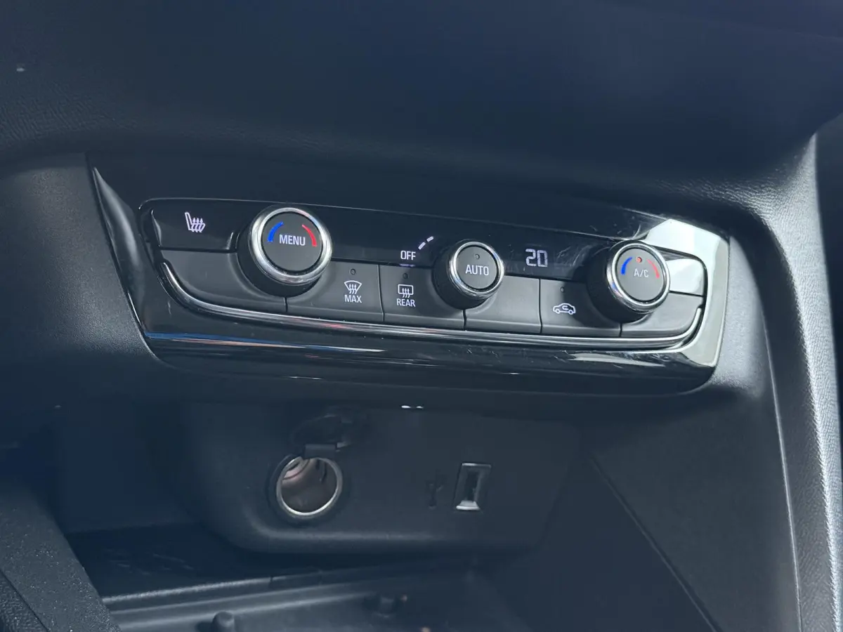 Elegance 50kWh | 1ste eigenaar | ACCU 93% | Winterpakket | 17"LMV | LEER/Stof | Navigatie | AUTOMAAT