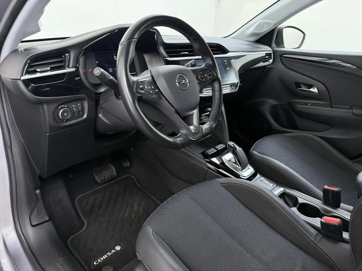 Elegance 50kWh | 1ste eigenaar | ACCU 93% | Winterpakket | 17"LMV | LEER/Stof | Navigatie | AUTOMAAT
