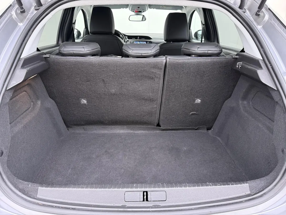 Elegance 50kWh | 1ste eigenaar | ACCU 93% | Winterpakket | 17"LMV | LEER/Stof | Navigatie | AUTOMAAT