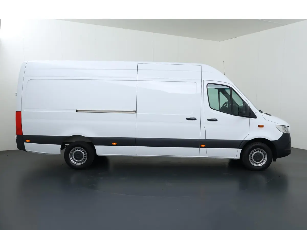 317 CDI L3 H2 | Navigatie | Digitale Radio | Airco | Spiegelpakket | Achteruitrijcamera | Dodehoekassistent | Zijwindassistent | Zijmarkeringslichten | Bijrijdersbank | Certified *