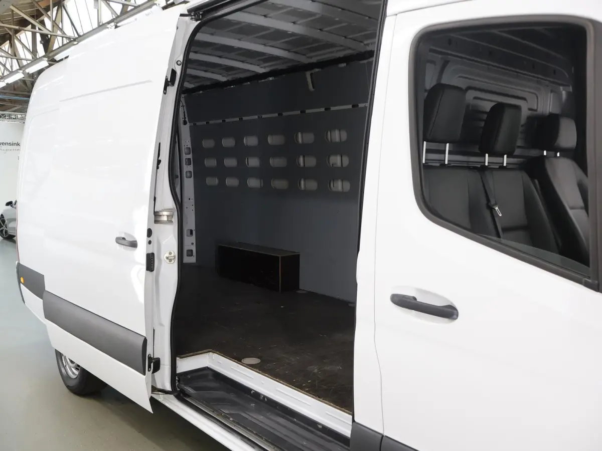 317 CDI L3 H2 | Navigatie | Digitale Radio | Airco | Spiegelpakket | Achteruitrijcamera | Dodehoekassistent | Zijwindassistent | Zijmarkeringslichten | Bijrijdersbank | Certified *