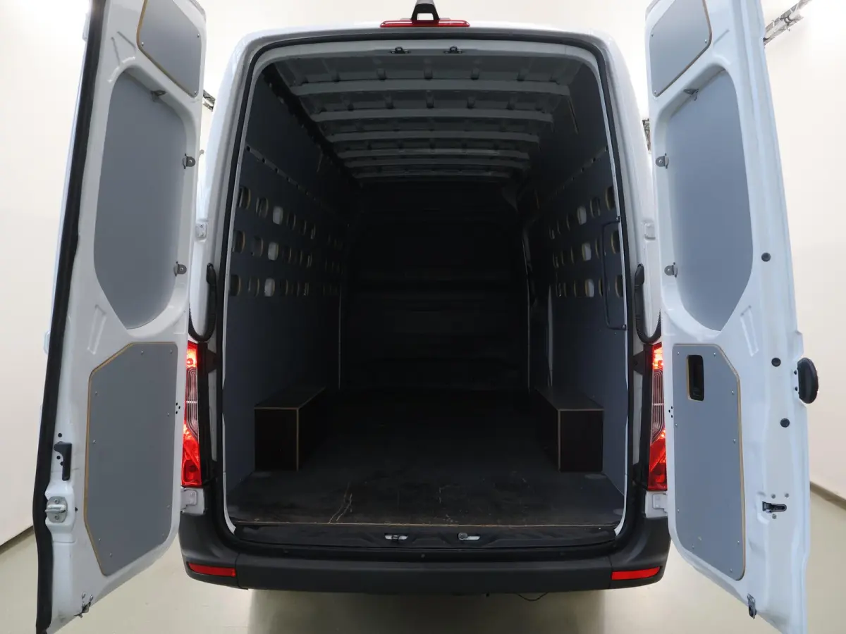 317 CDI L3 H2 | Navigatie | Digitale Radio | Airco | Spiegelpakket | Achteruitrijcamera | Dodehoekassistent | Zijwindassistent | Zijmarkeringslichten | Bijrijdersbank | Certified *