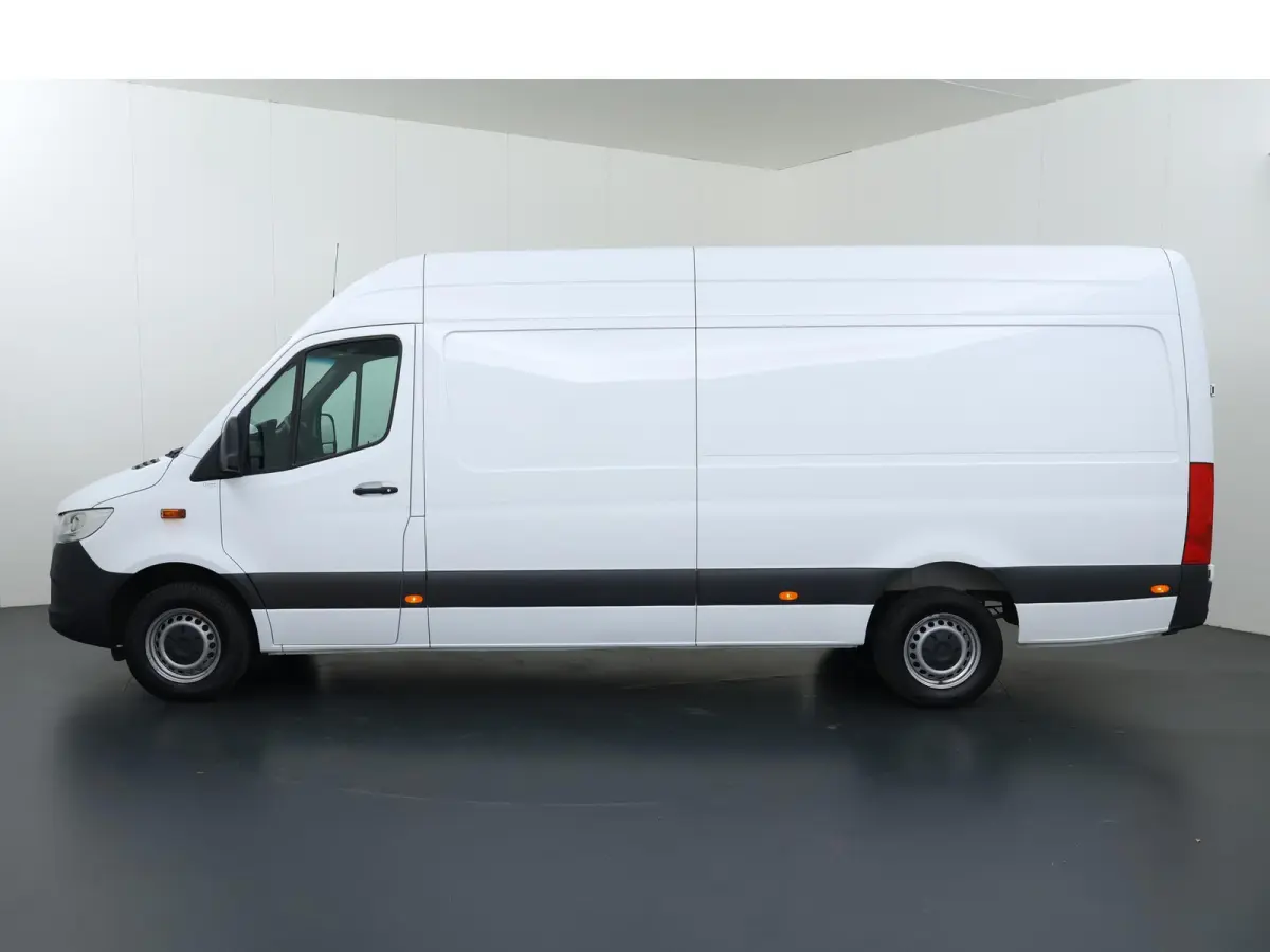 317 CDI L3 H2 | Navigatie | Digitale Radio | Airco | Spiegelpakket | Achteruitrijcamera | Dodehoekassistent | Zijwindassistent | Zijmarkeringslichten | Bijrijdersbank | Certified *