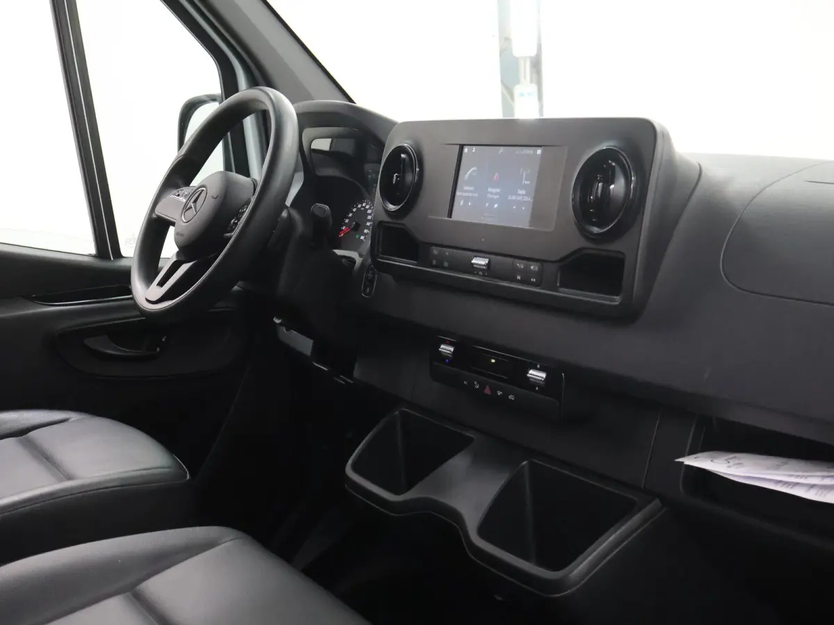 317 CDI L3 H2 | Navigatie | Digitale Radio | Airco | Spiegelpakket | Achteruitrijcamera | Dodehoekassistent | Zijwindassistent | Zijmarkeringslichten | Bijrijdersbank | Certified *