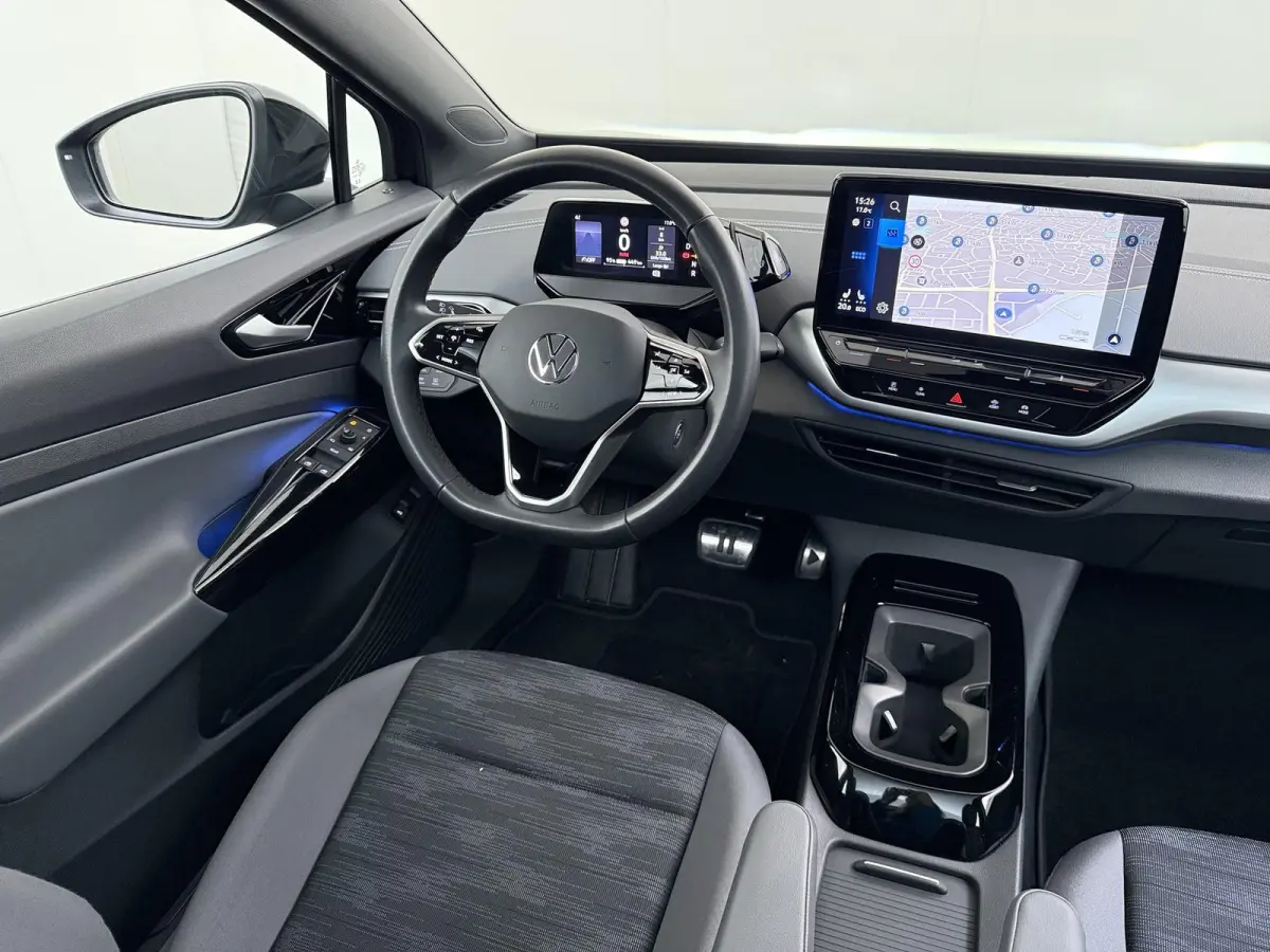 ID.5 Pro 77 kWh PANORAMADAK | ADAPTIVE CRUISE CONTROL | 360° CAMERA | 92% SOH | STOEL VERWARMING | APPLE CARPLAY / ANDROID AUTO