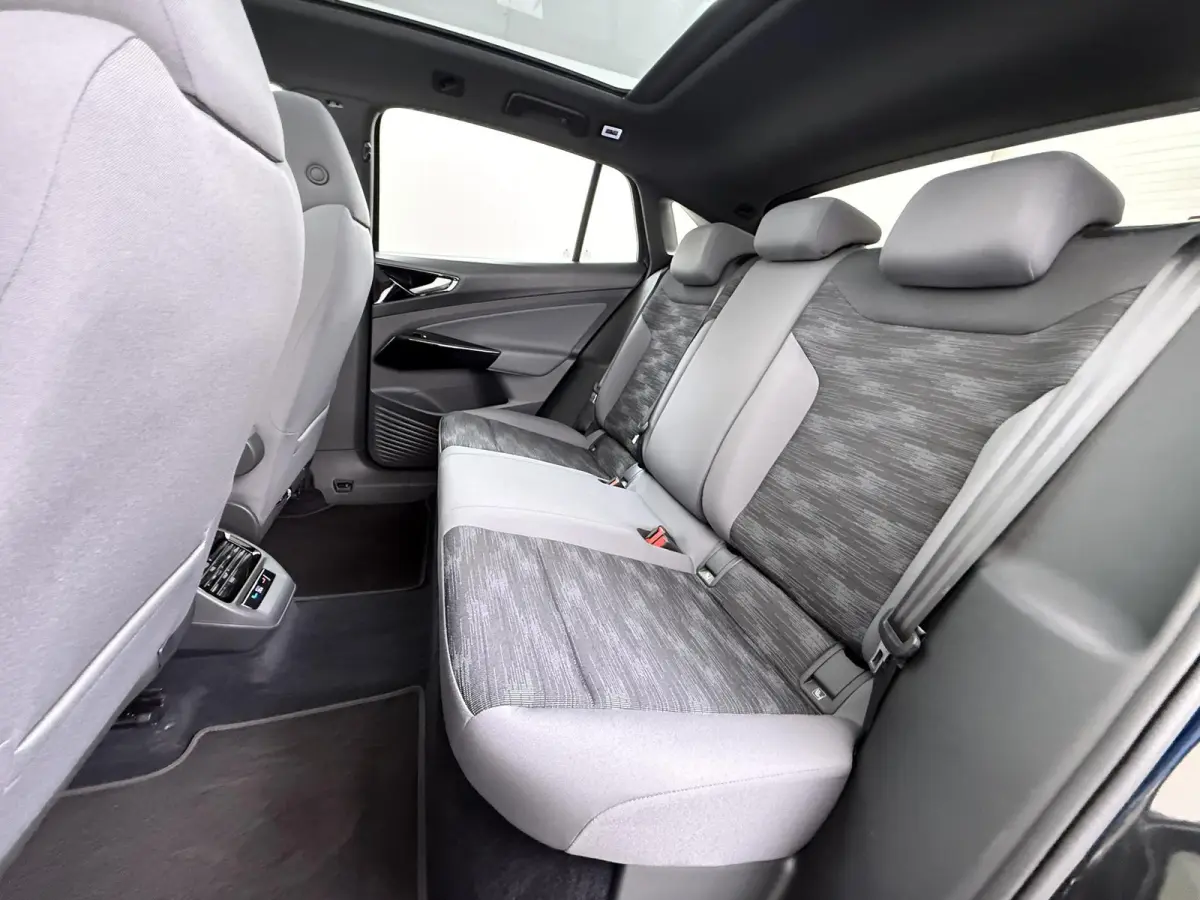 ID.5 Pro 77 kWh PANORAMADAK | ADAPTIVE CRUISE CONTROL | 360° CAMERA | 92% SOH | STOEL VERWARMING | APPLE CARPLAY / ANDROID AUTO