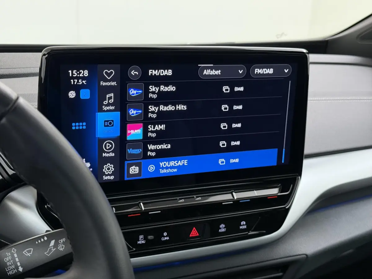 ID.5 Pro 77 kWh PANORAMADAK | ADAPTIVE CRUISE CONTROL | 360° CAMERA | 92% SOH | STOEL VERWARMING | APPLE CARPLAY / ANDROID AUTO