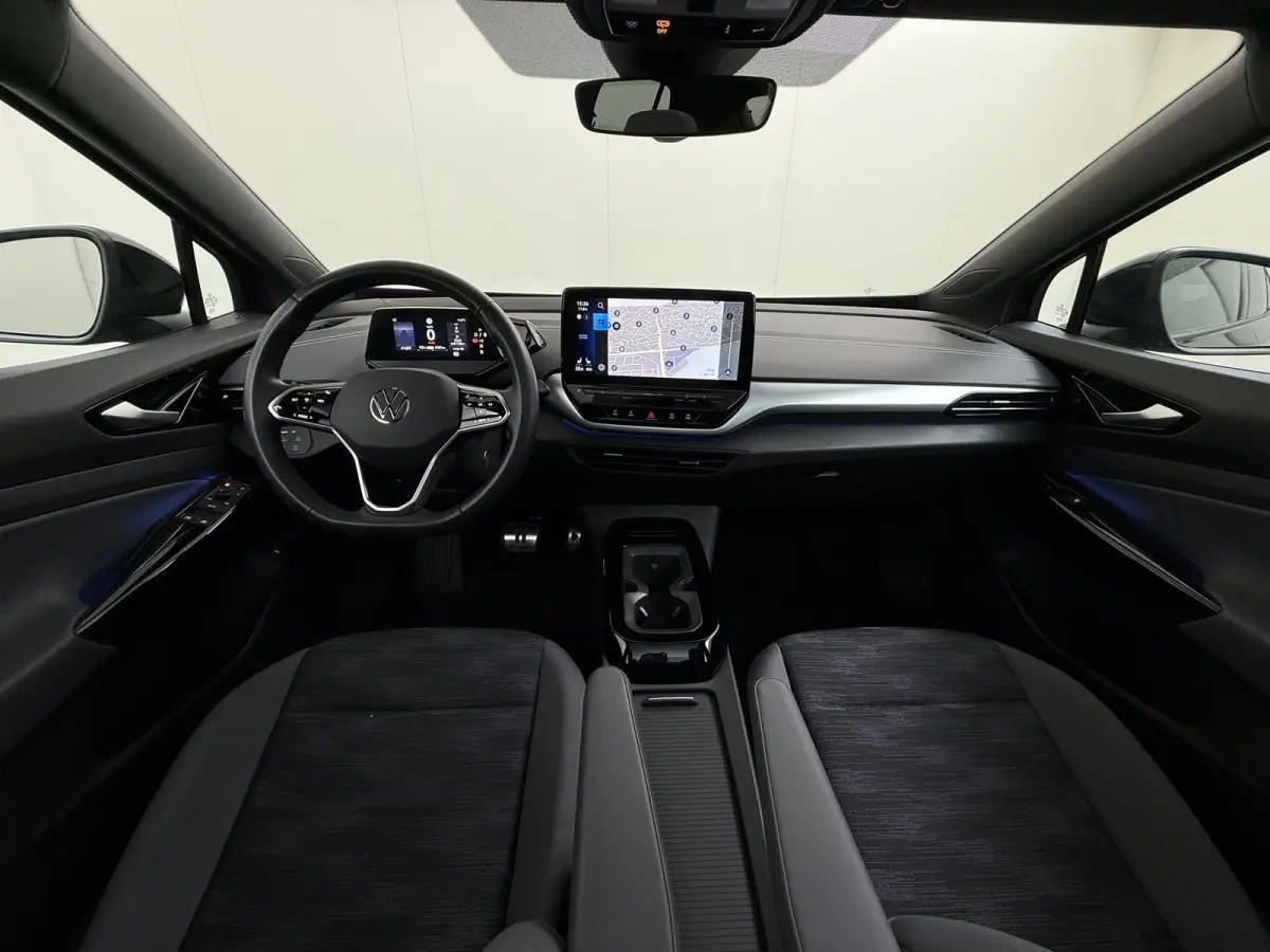 ID.5 Pro 77 kWh PANORAMADAK | ADAPTIVE CRUISE CONTROL | 360° CAMERA | 92% SOH | STOEL VERWARMING | APPLE CARPLAY / ANDROID AUTO