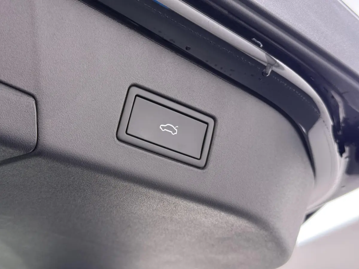 ID.5 Pro 77 kWh PANORAMADAK | ADAPTIVE CRUISE CONTROL | 360° CAMERA | 92% SOH | STOEL VERWARMING | APPLE CARPLAY / ANDROID AUTO