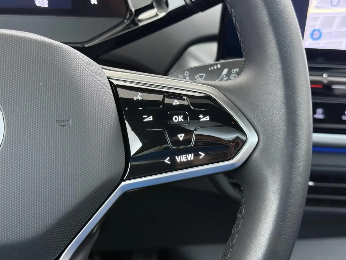 ID.5 Pro 77 kWh PANORAMADAK | ADAPTIVE CRUISE CONTROL | 360° CAMERA | 92% SOH | STOEL VERWARMING | APPLE CARPLAY / ANDROID AUTO